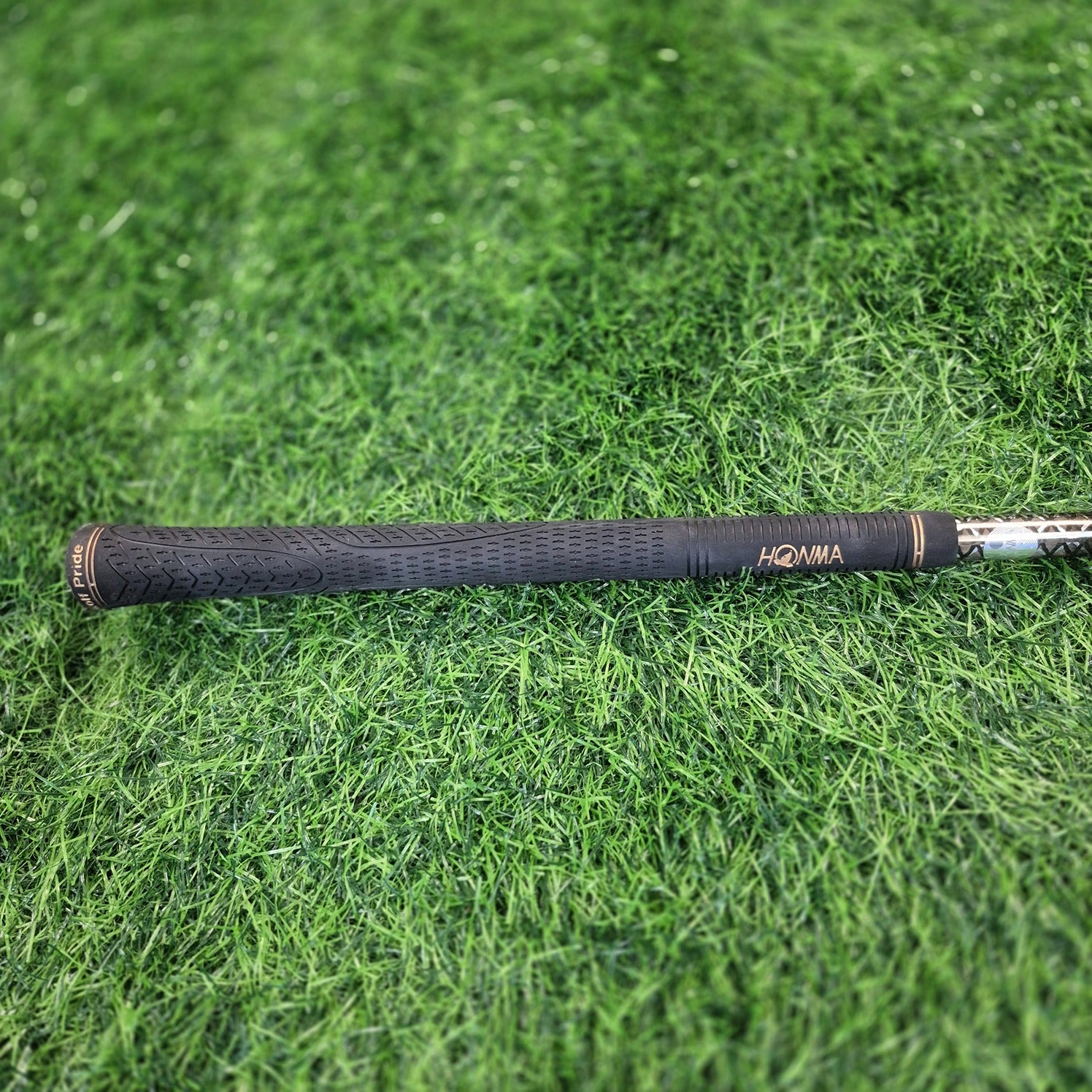 HONMA Hybrid / BERES 09 / 5H (22.0) / R (Like New)