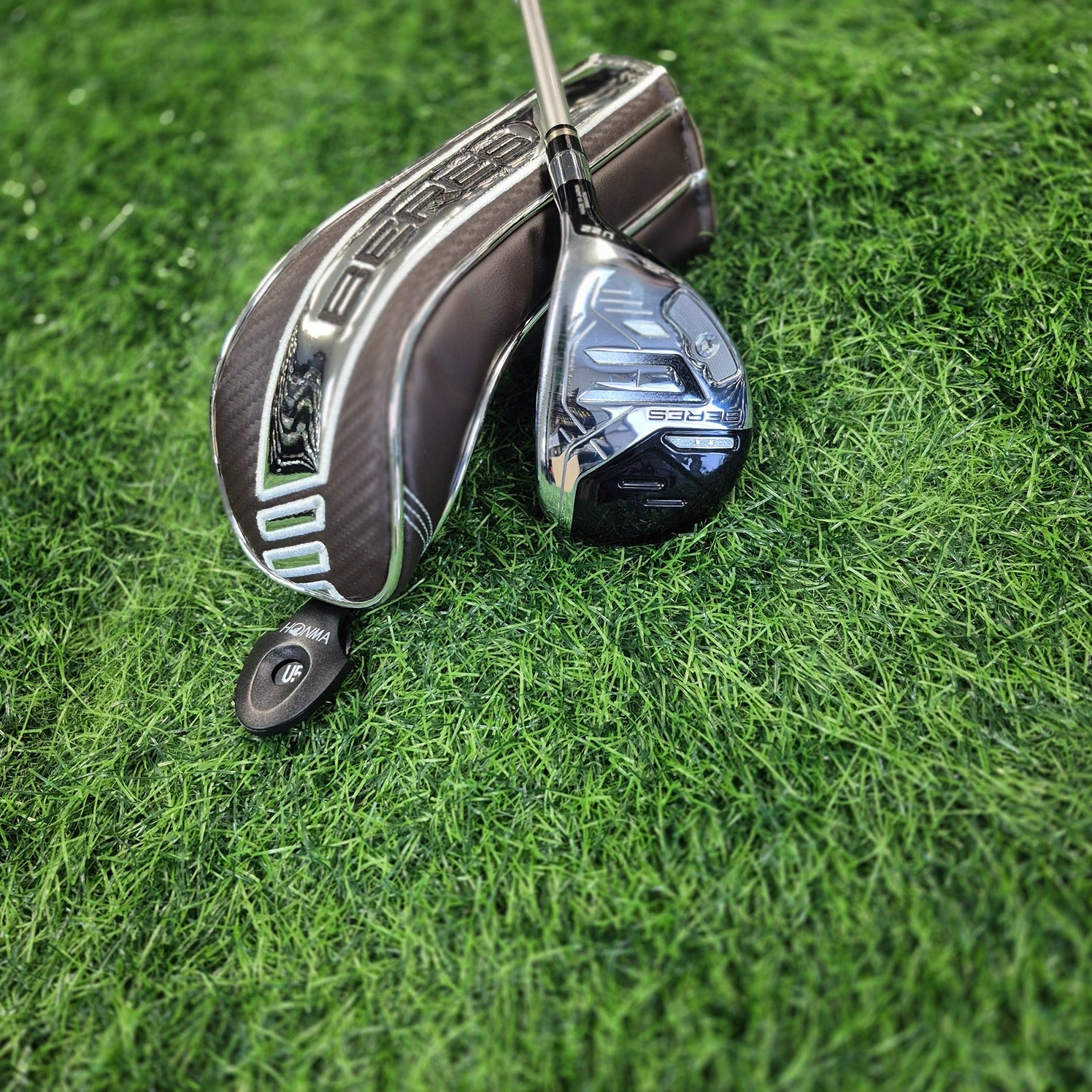 HONMA Hybrid / BERES 09 / 5H (22.0) / R (Like New)