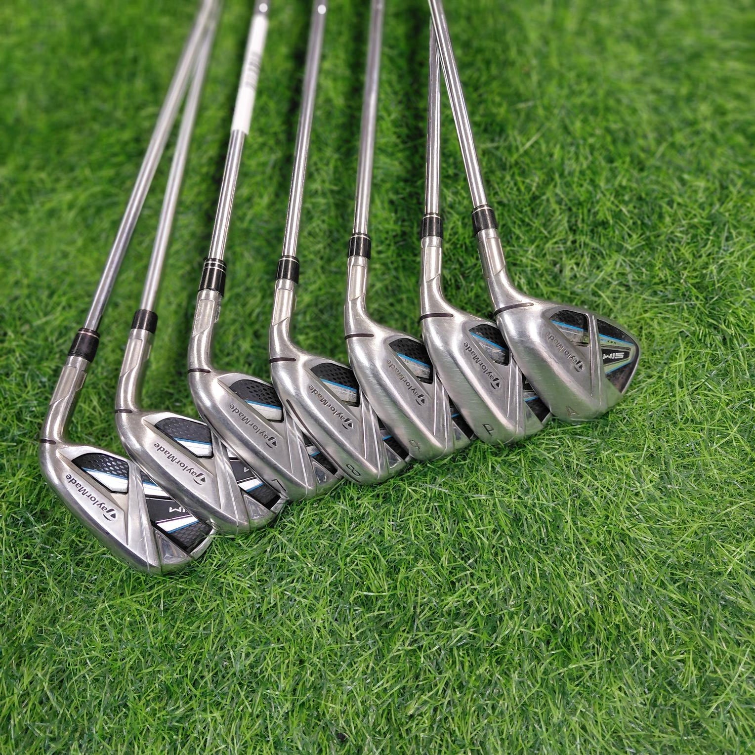 TaylorMade Iron Set / SIM2 MAX / R / 7pcs