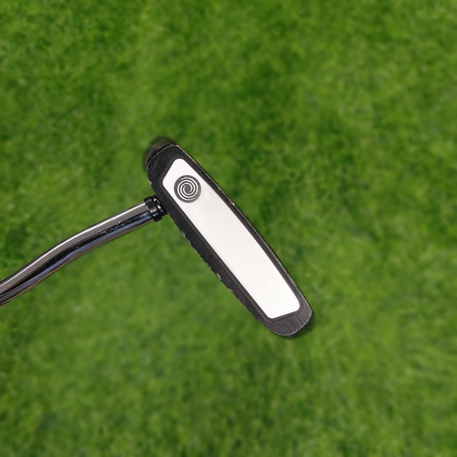 Odyssey Putter / WHITE ICE DART BLACK / 34"