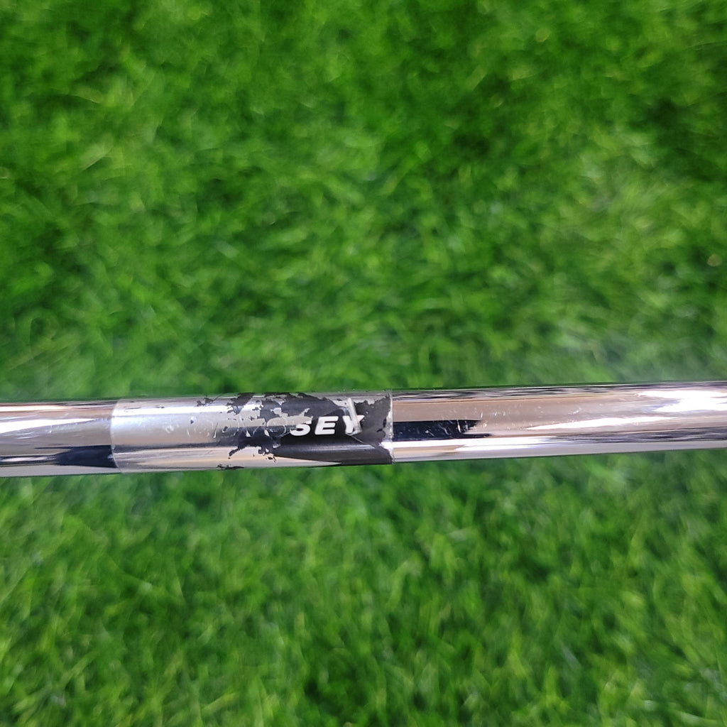 Putter droitier Odyssey White Hot XG 9 34 pouces tige en Putter droitier Odyssey White Hot XG 9 34 pouces tige en
