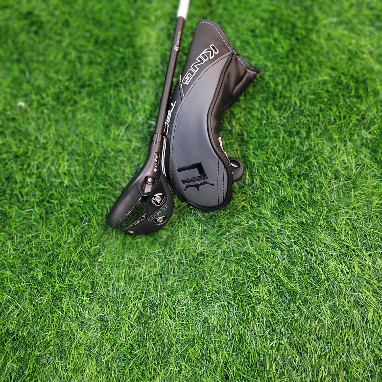 Cobra Hybrid / KING TECH / 4H / 21.0 / R (Like new)
