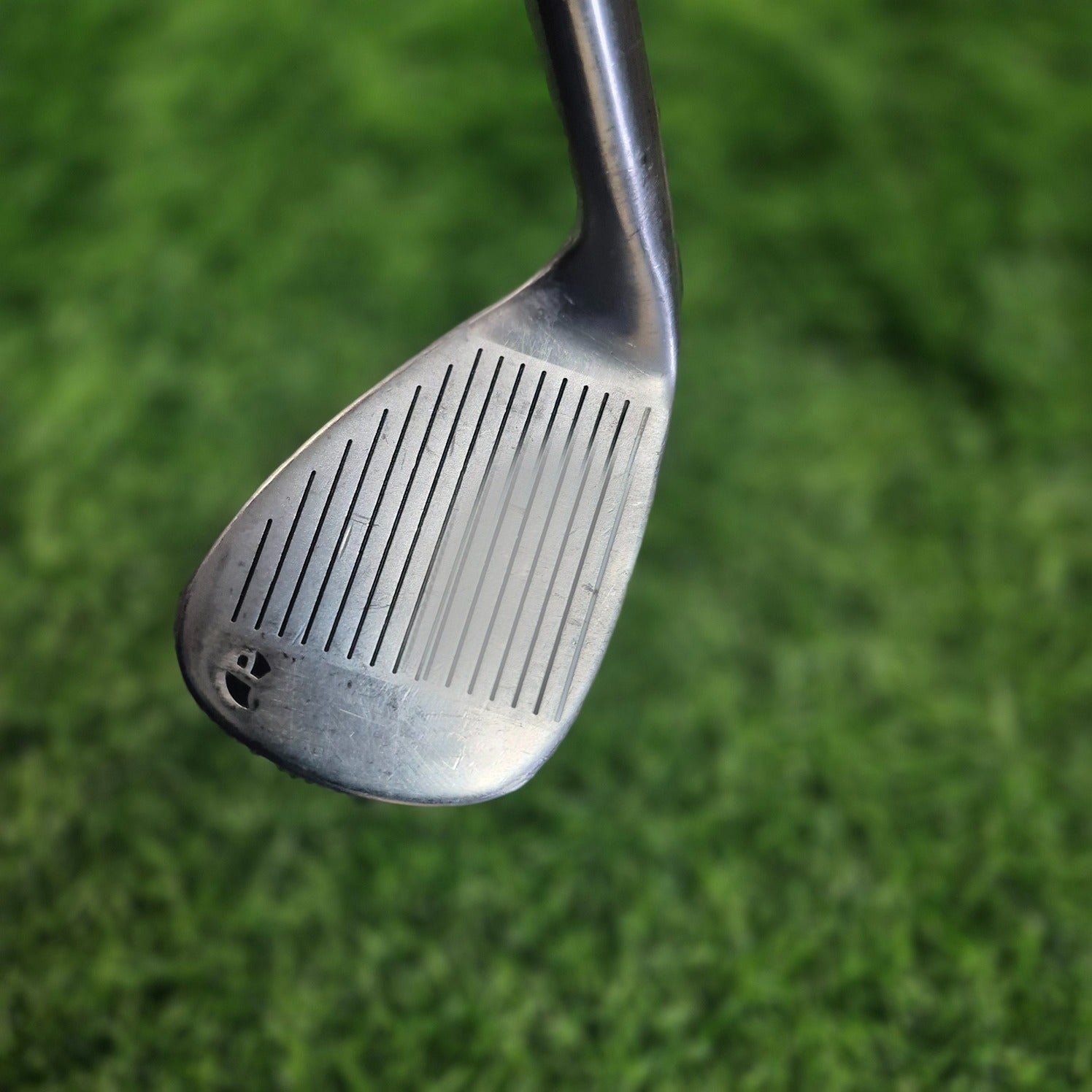 TaylorMade Wedge / 351 SB / 56.0