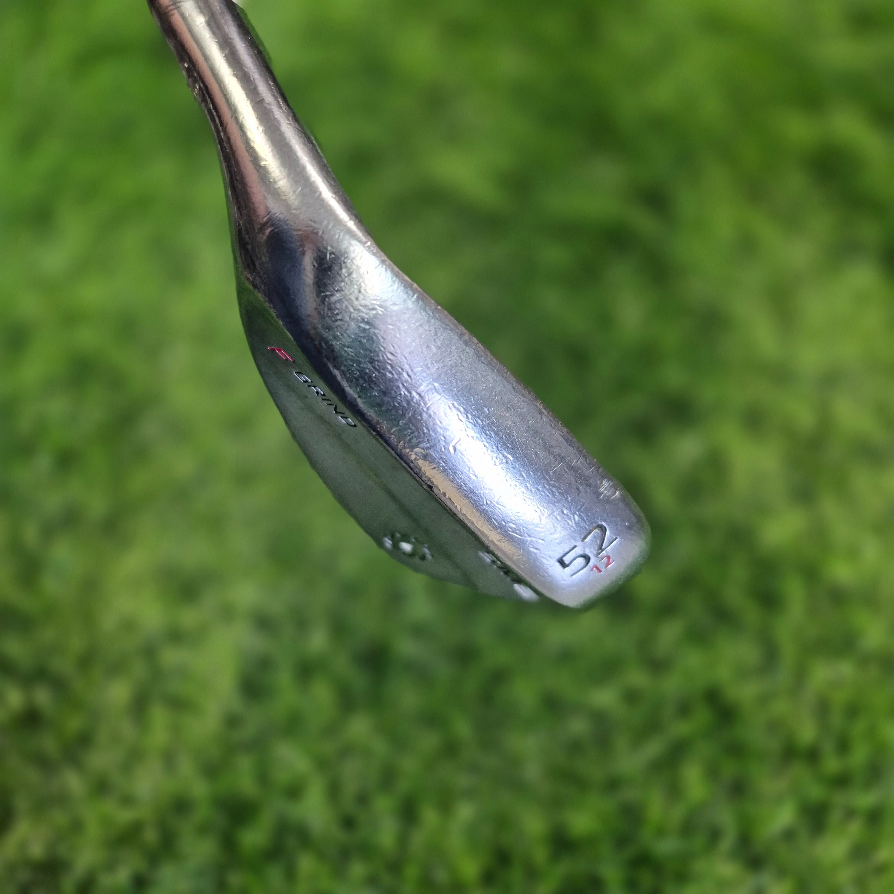 Titleist Wedge / Vokey SM6 Tour / 52.0 / Lefty