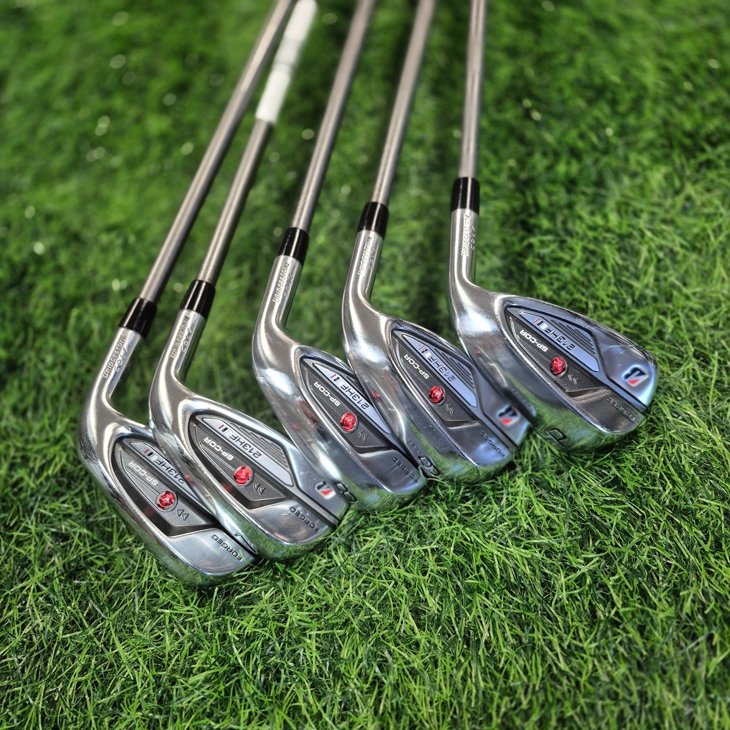Bridgestone Iron Set / 213 HF Forged / 5 pcs / R