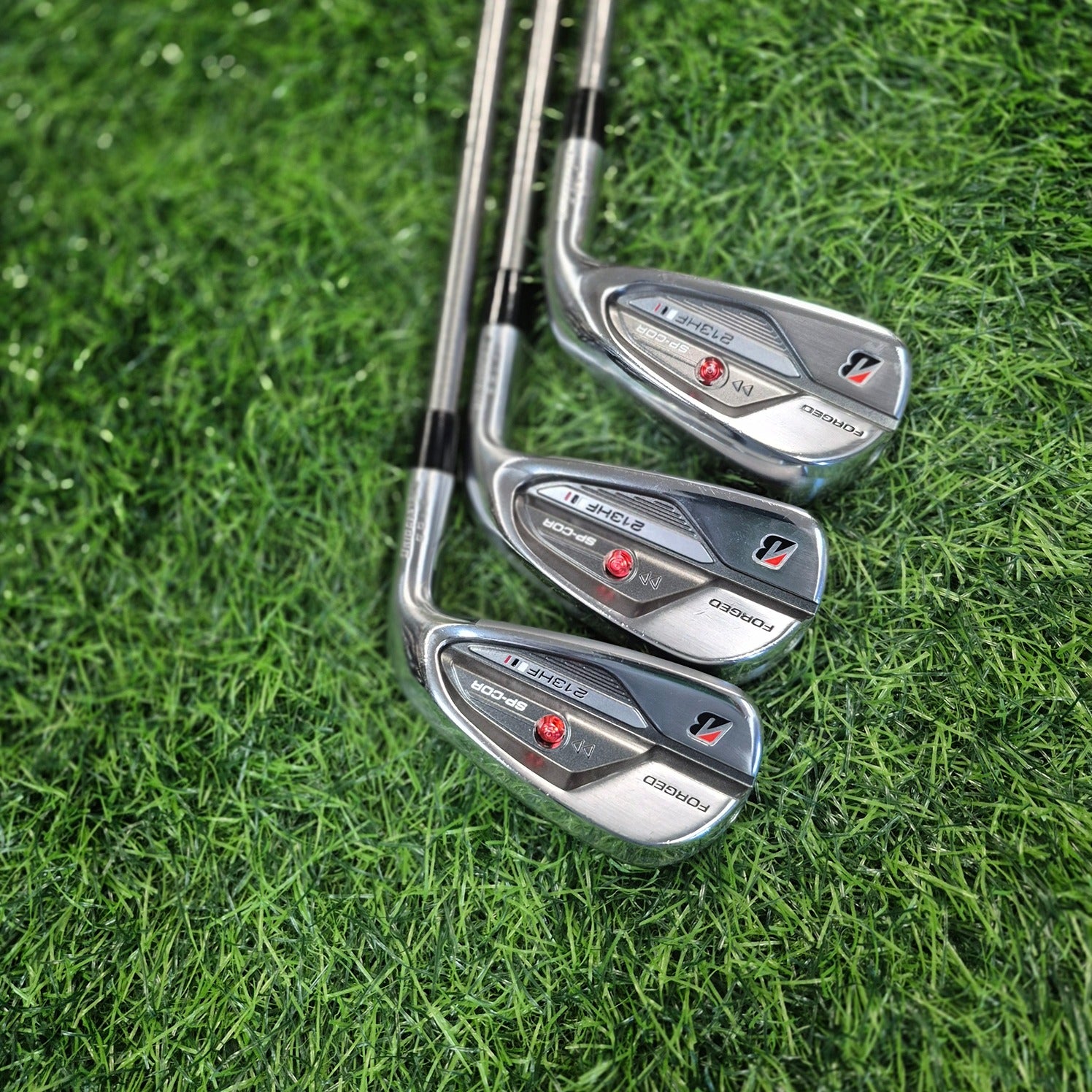 Bridgestone Iron Set / 213 HF Forged / 5 pcs / R
