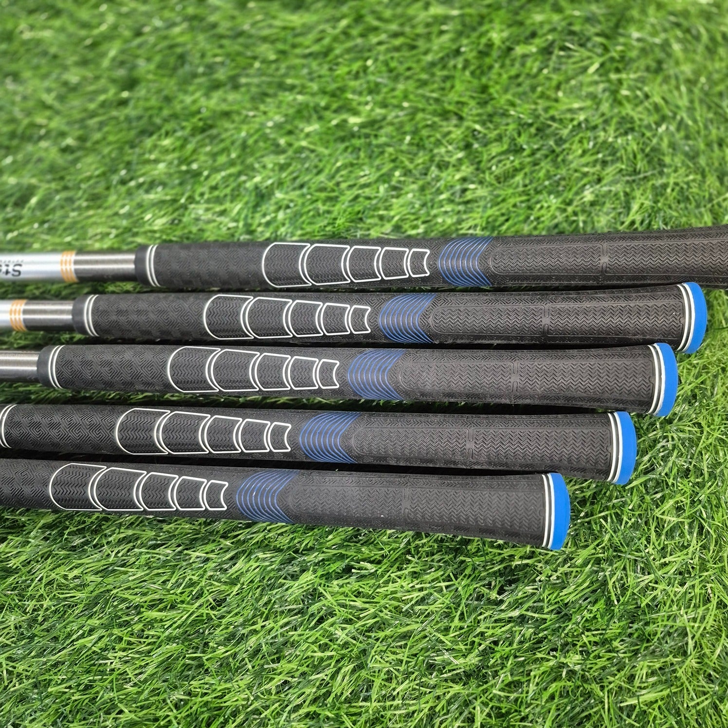 Bridgestone Iron Set / 213 HF Forged / 5 pcs / R