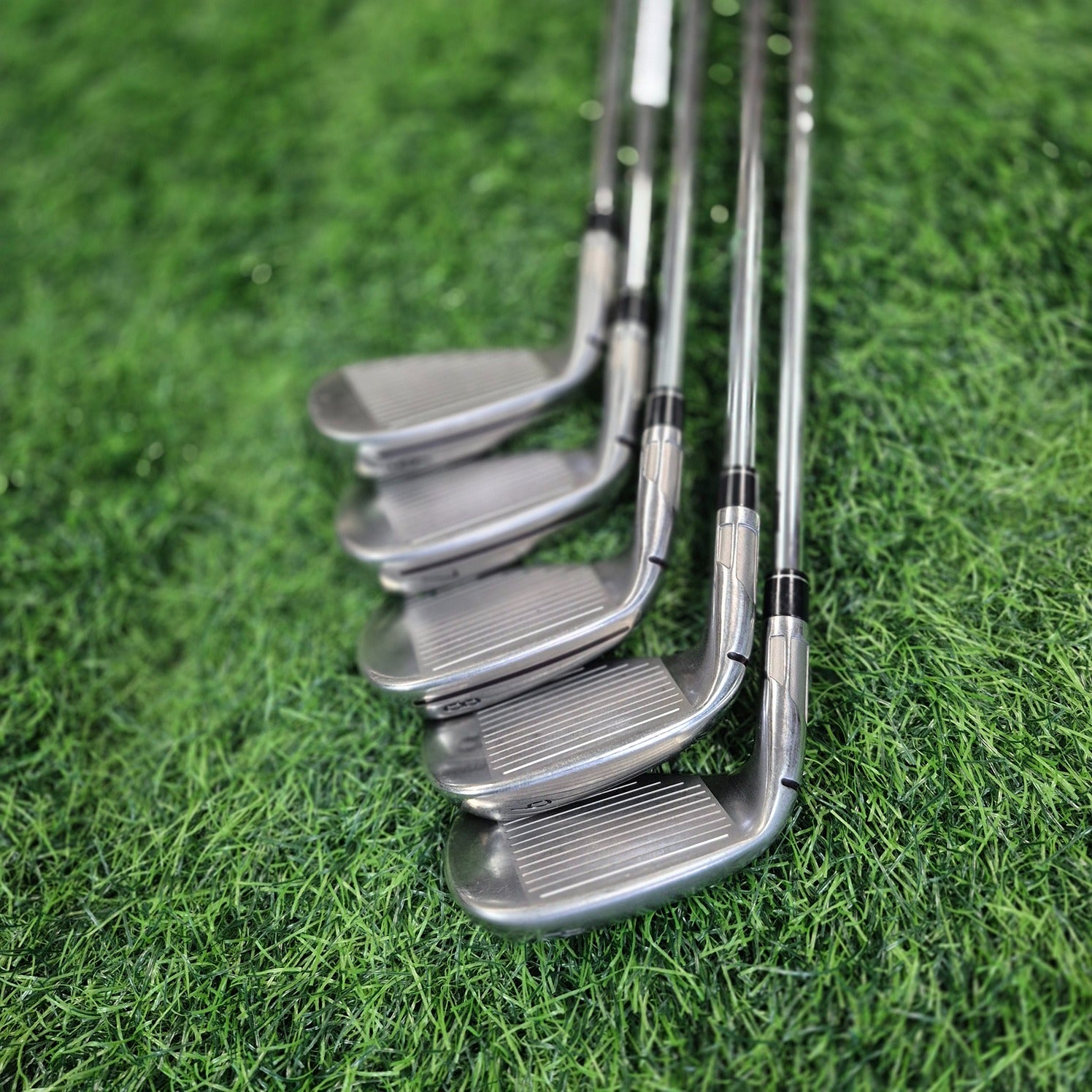 TaylorMade Iron Set / SIM2 Max / 5pcs / R