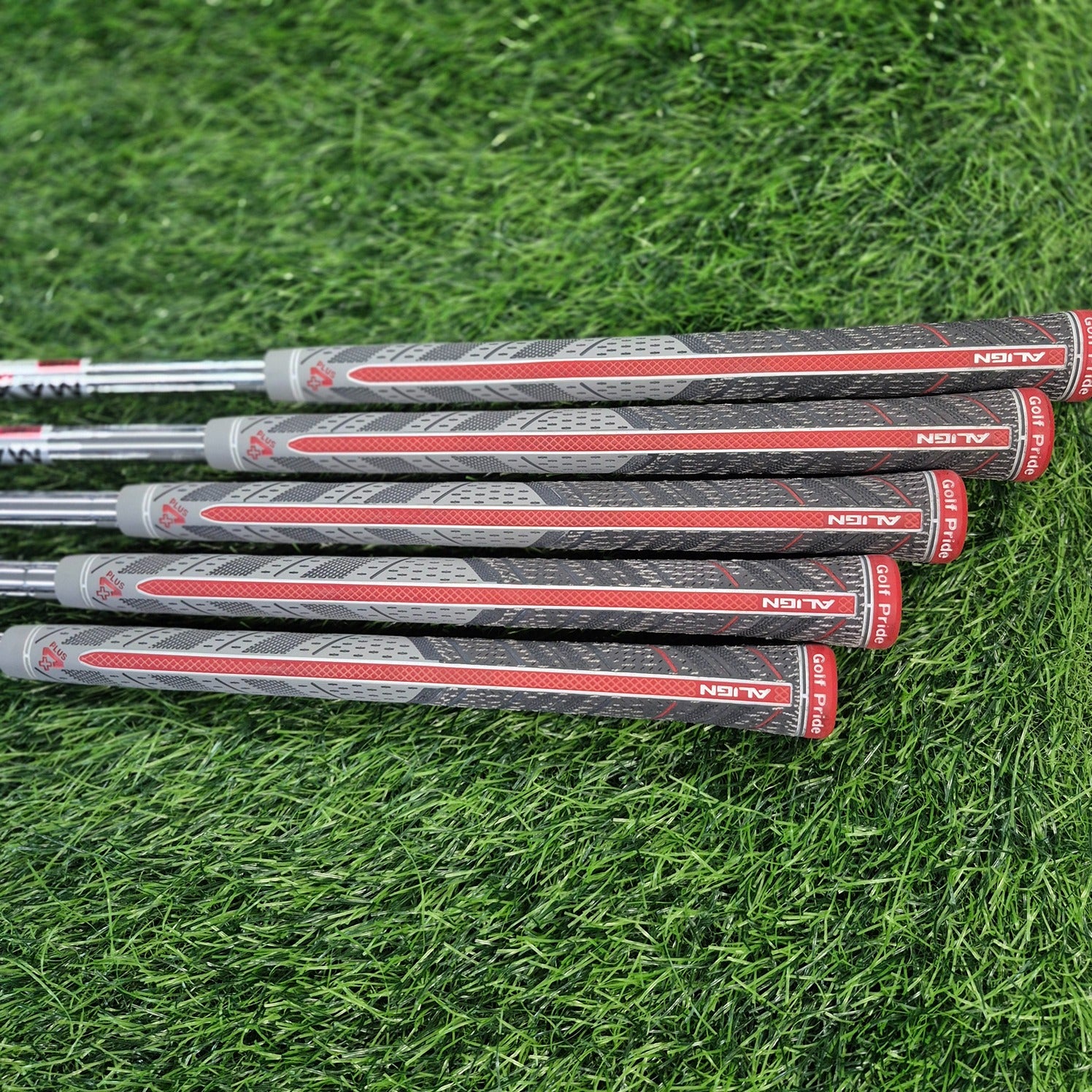 TaylorMade Iron Set / SIM2 Max / 5pcs / R