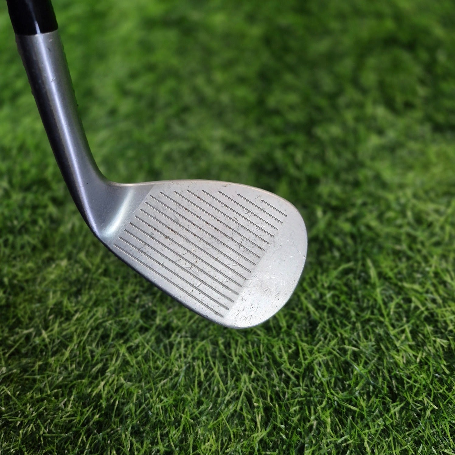 Nike Wedge / Victory Red V-Rev / 56.0 / Lefty