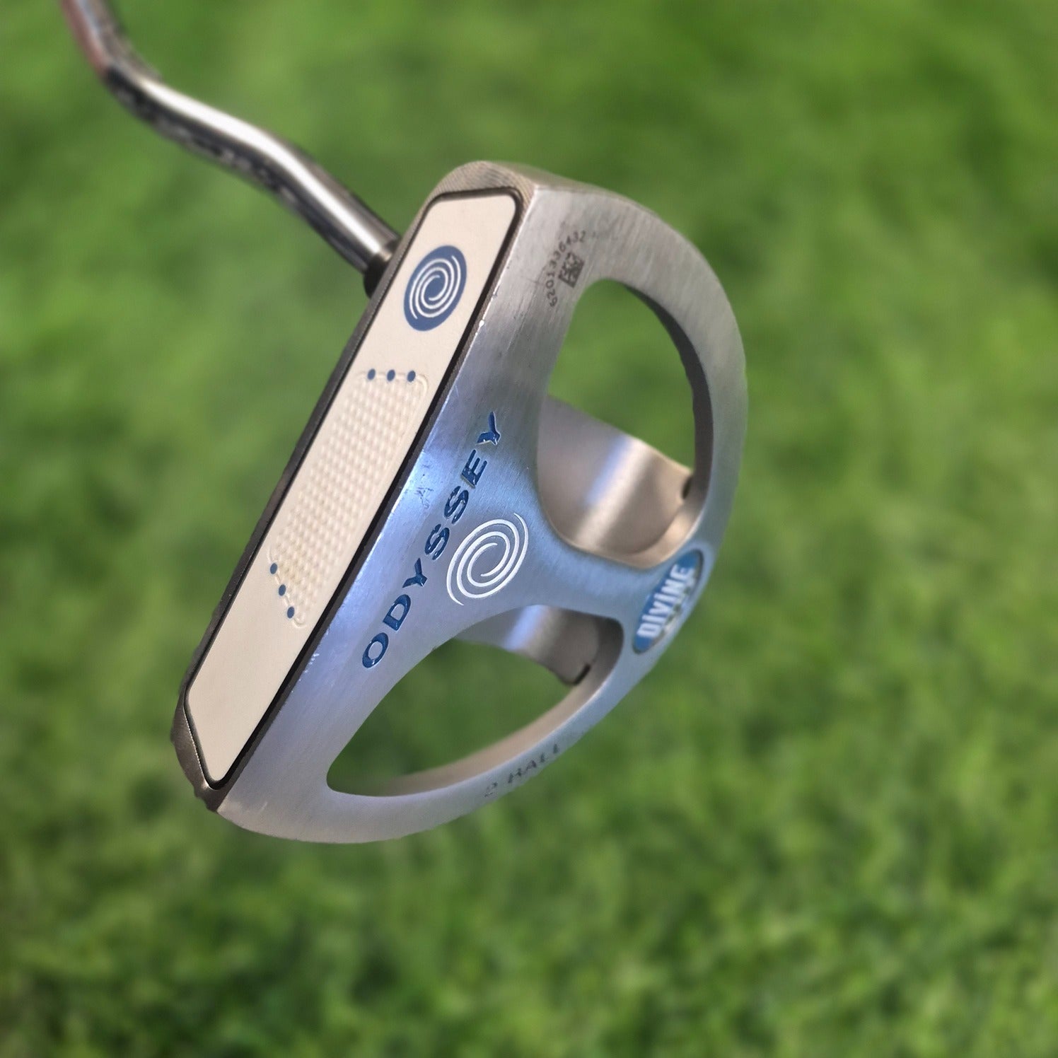 Odyssey Putter / Divine Line 2 Ball / 33" / Women