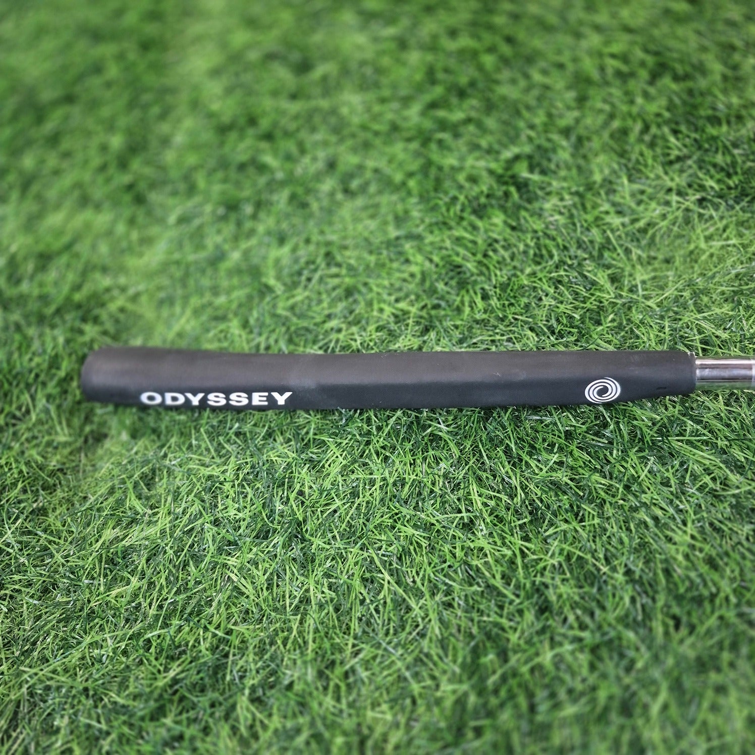 Odyssey Putter / Divine Line 2 Ball / 33" / Women