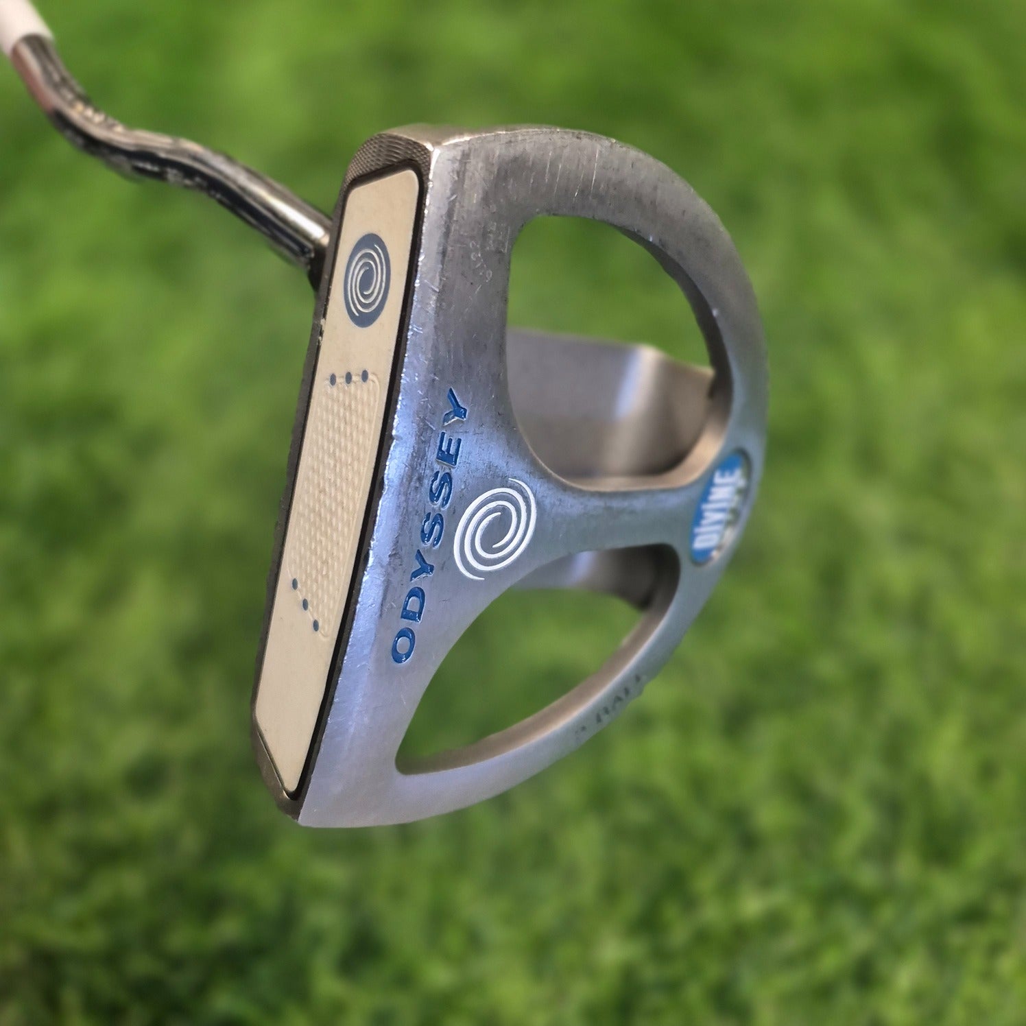 Odyssey Putter / Divine Line 2 Ball / 33" / Women