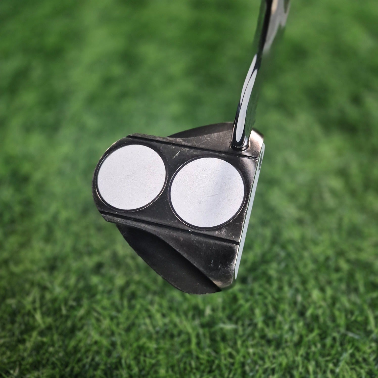 Odyssey Putter / White Ice 2-Ball V-Line / 33"