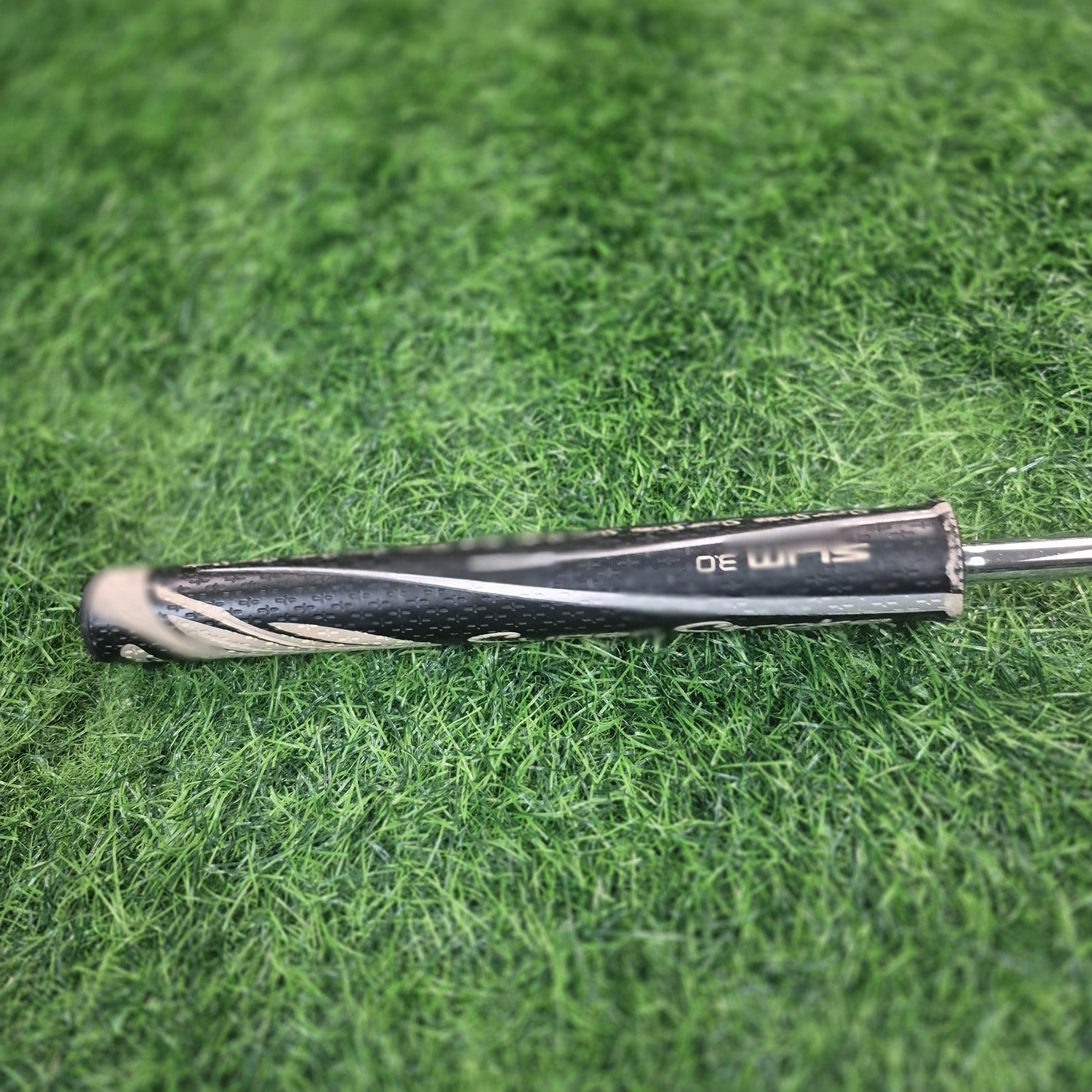 Odyssey Putter / White Ice 2-Ball V-Line / 33"