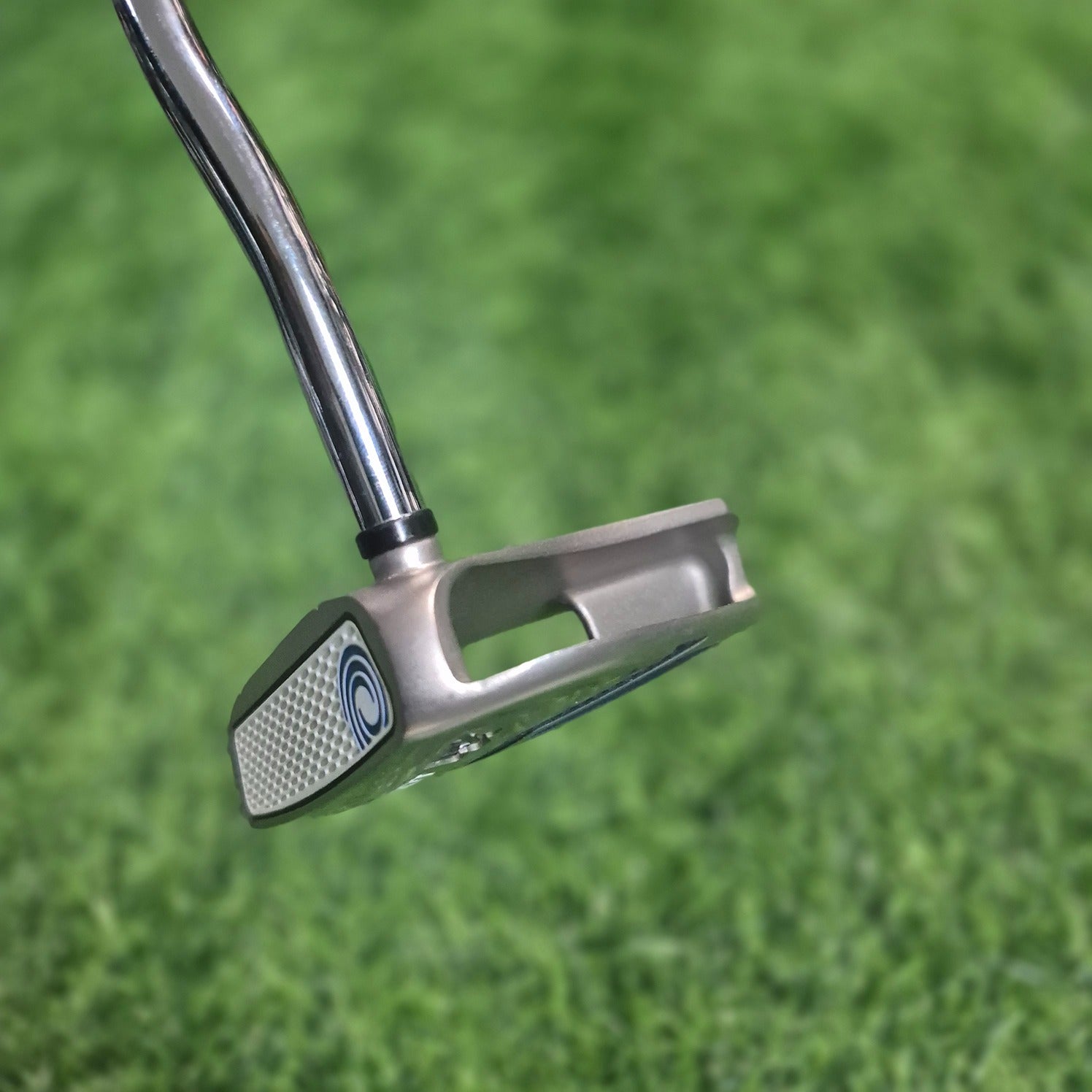 Odyssey Putter / White Hot RX 2-Ball V-Line / 33"