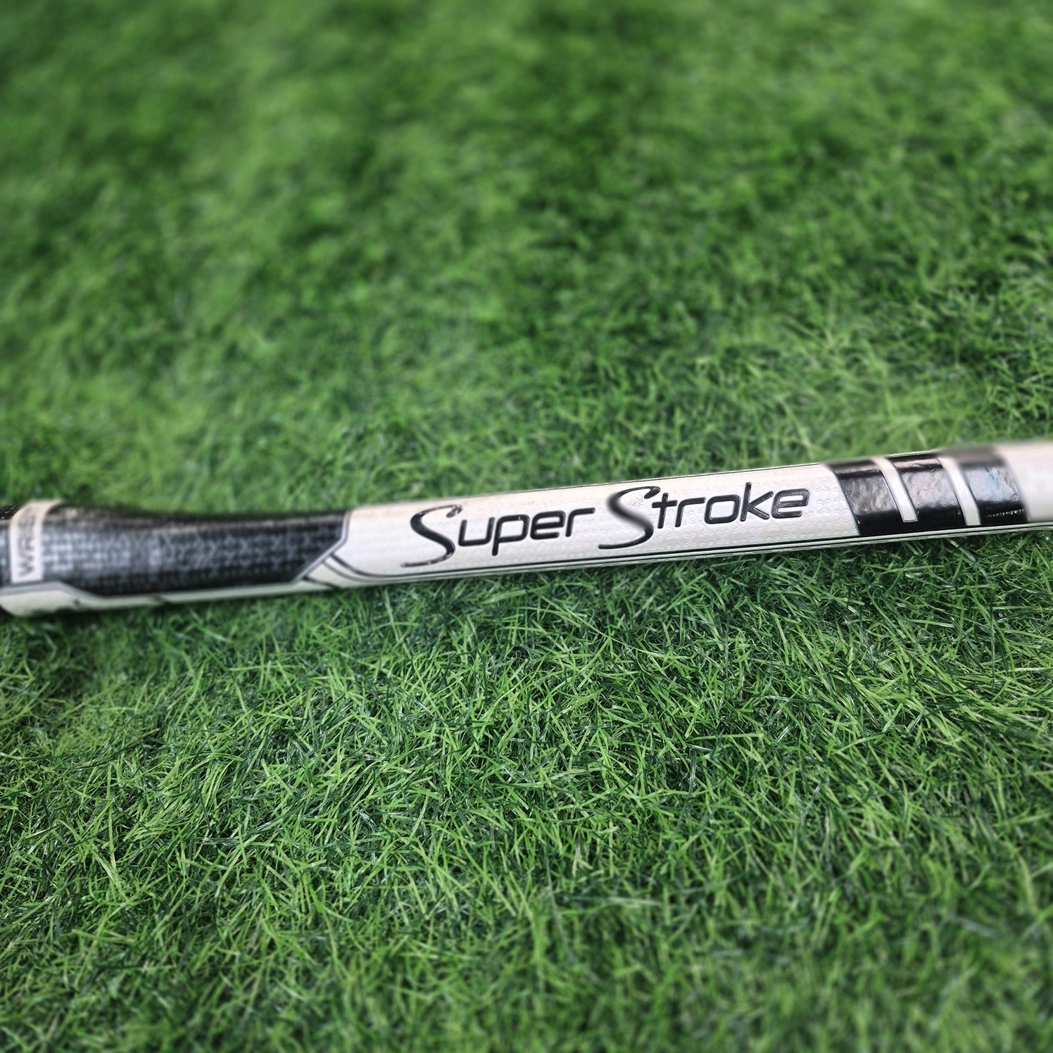 Odyssey Putter / White Hot RX 2-Ball V-Line / 33