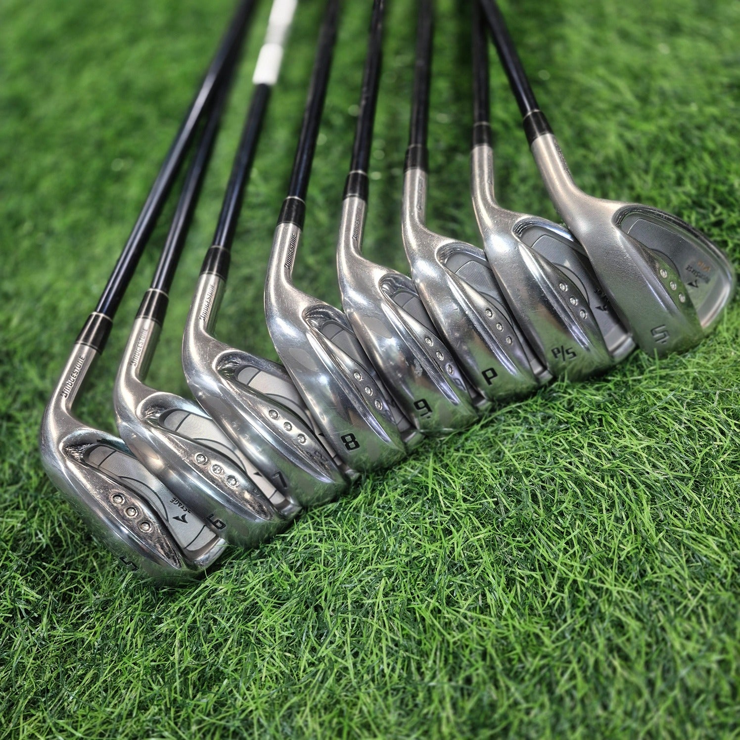 Bridgestone Iron Set / Tourstage ViQ (2006) / R