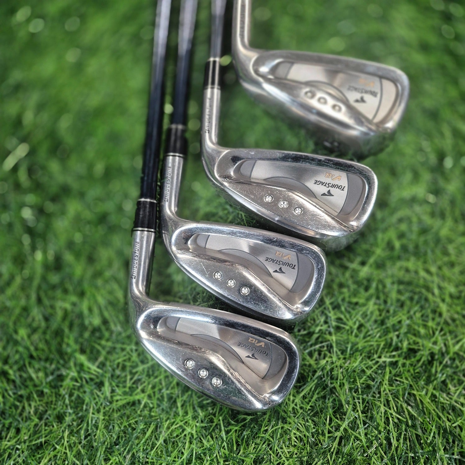 Bridgestone Iron Set / Tourstage ViQ (2006) / R