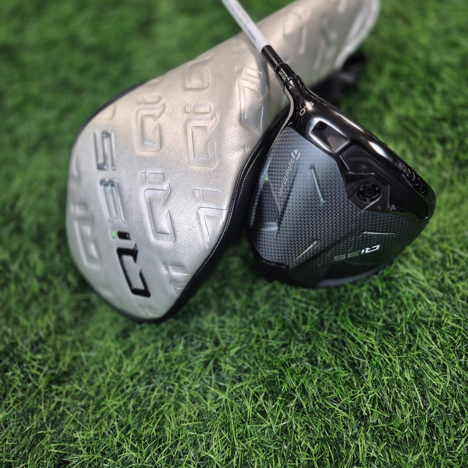 TaylorMade Driver / Qi35 / 9.0 / Lefty / R (Like New)