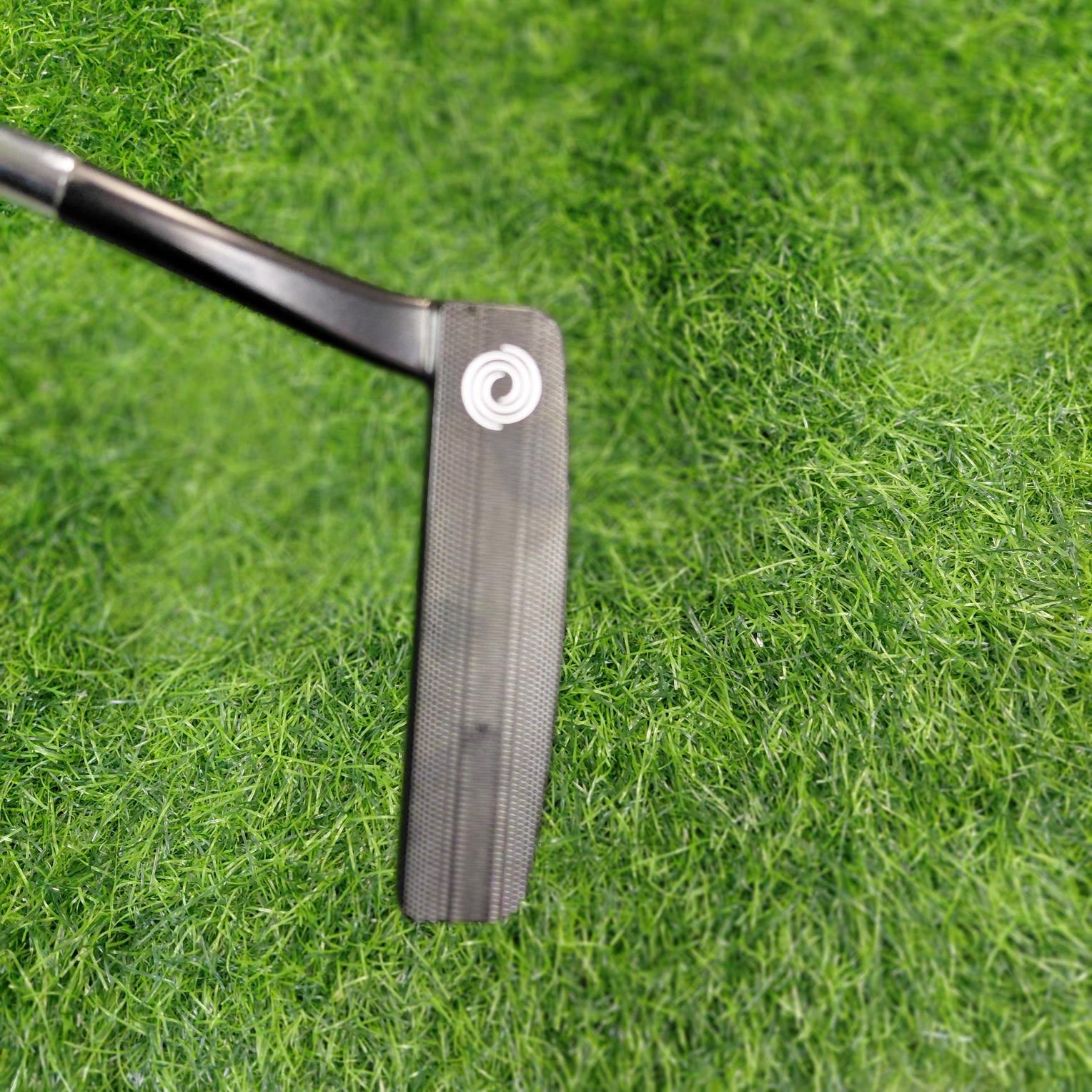 Odyssey Putter / Black series 9 / 32.5" * (Like new)