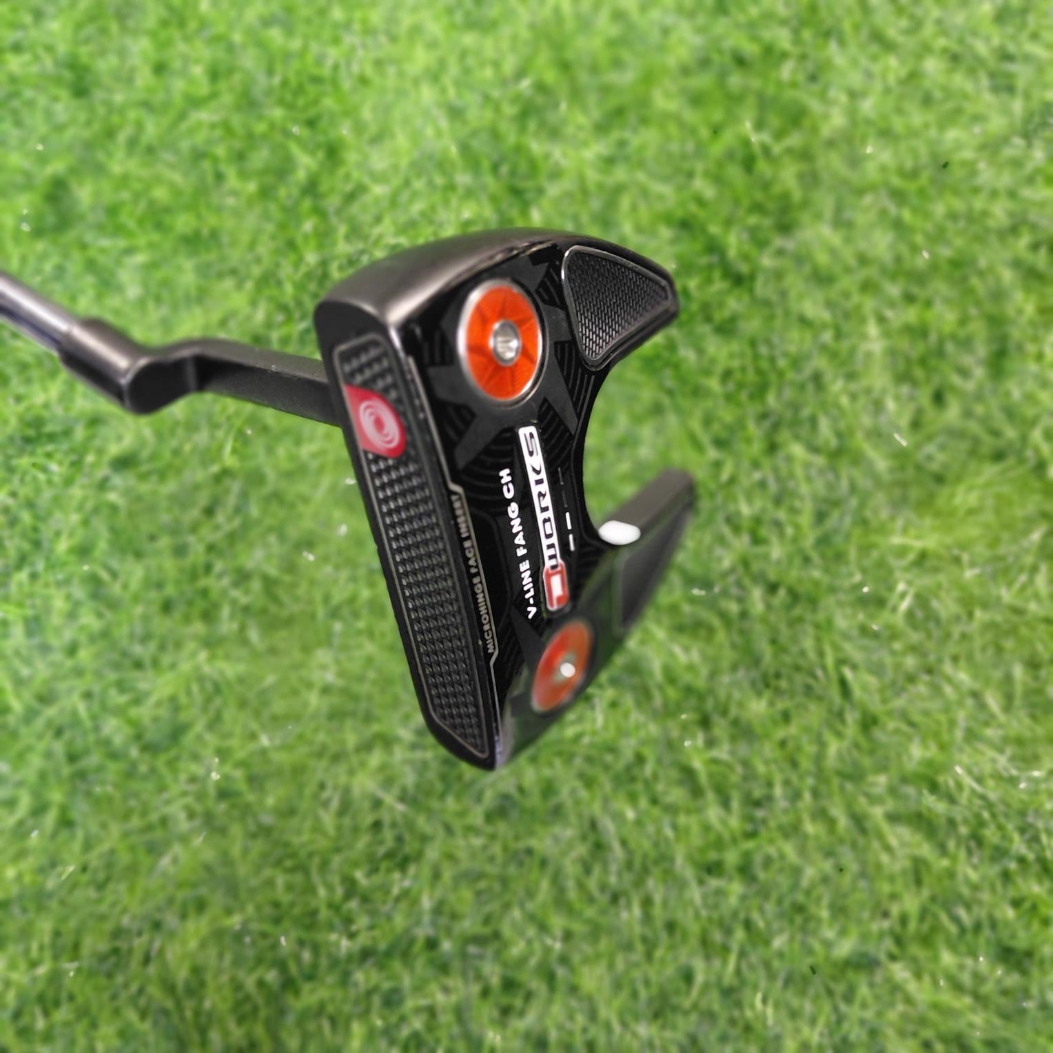 Odyssey Putter / O WORKS V-LINE FANG CH / 33"