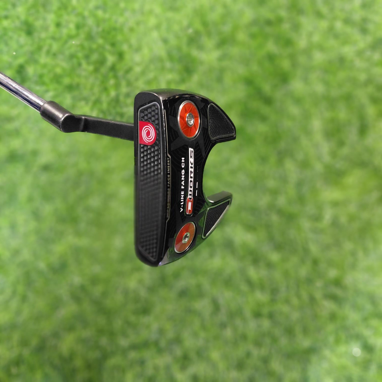 Odyssey Putter / O WORKS V-LINE FANG CH / 33"