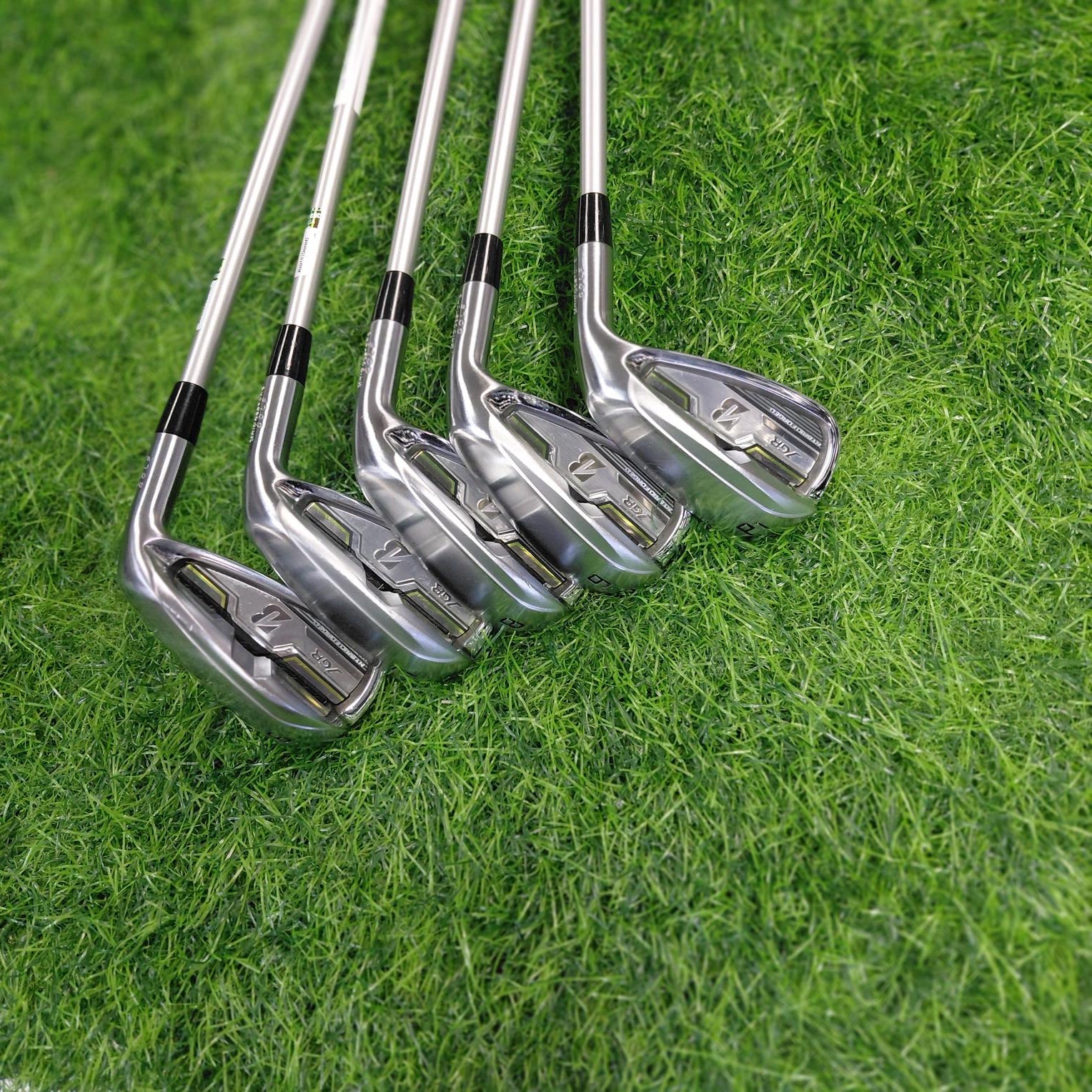 Bridgestone Iron Set / JGR HYBRID FORGED / 5pcs / R