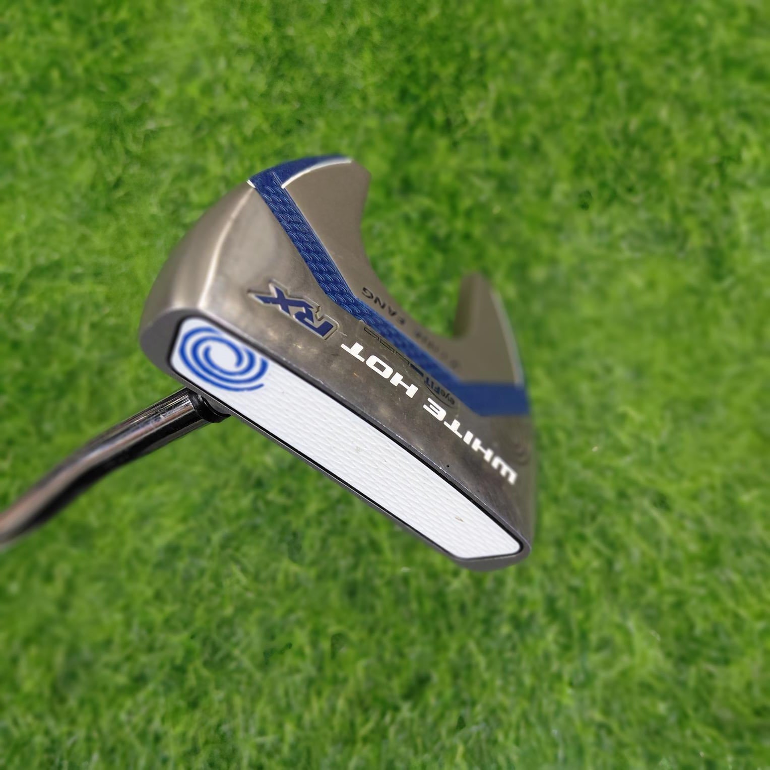 Odyssey Putter / WHITE HOT RX V-LINE FANG / 33"