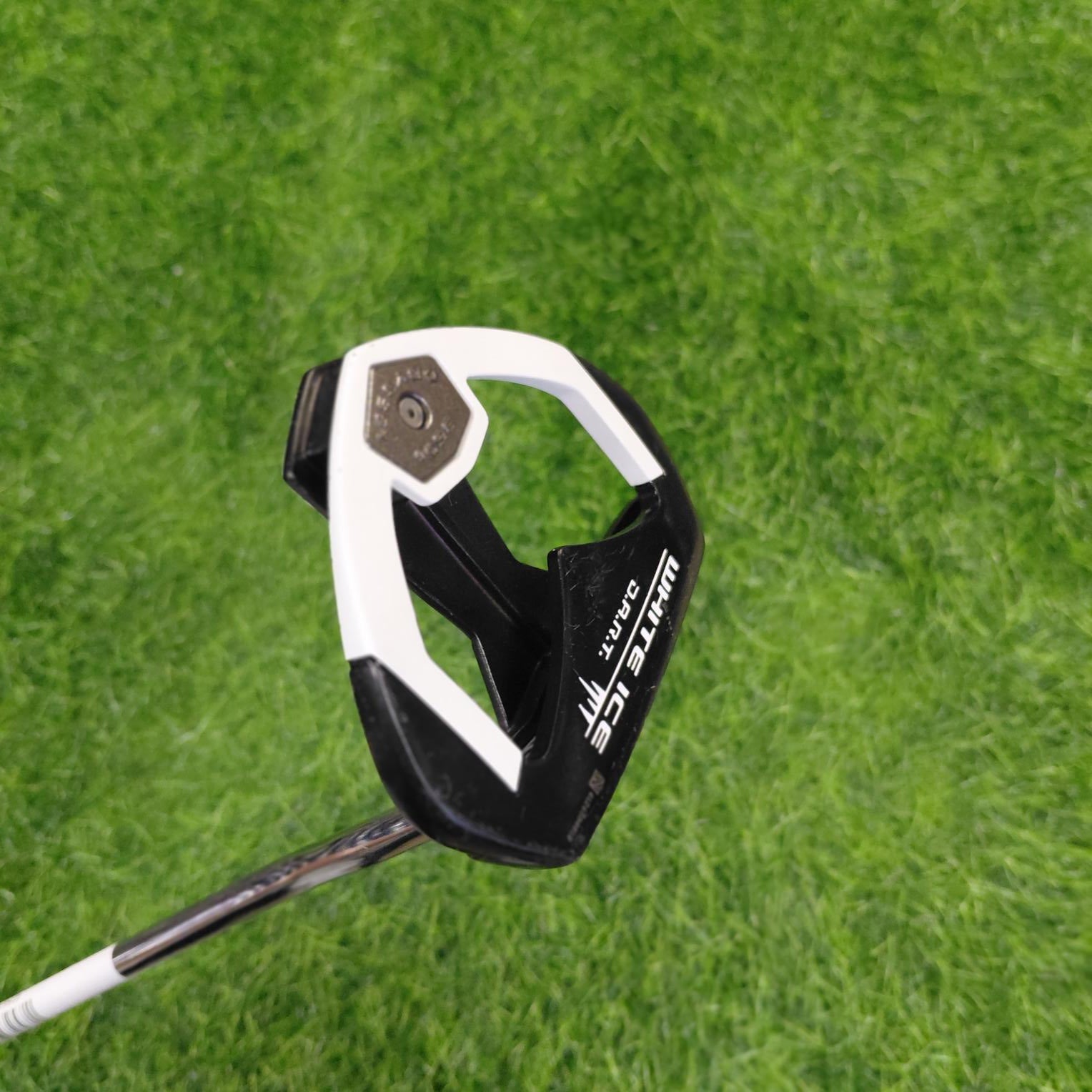 Odyssey Putter / WHITE ICE DART BLACK / 34"