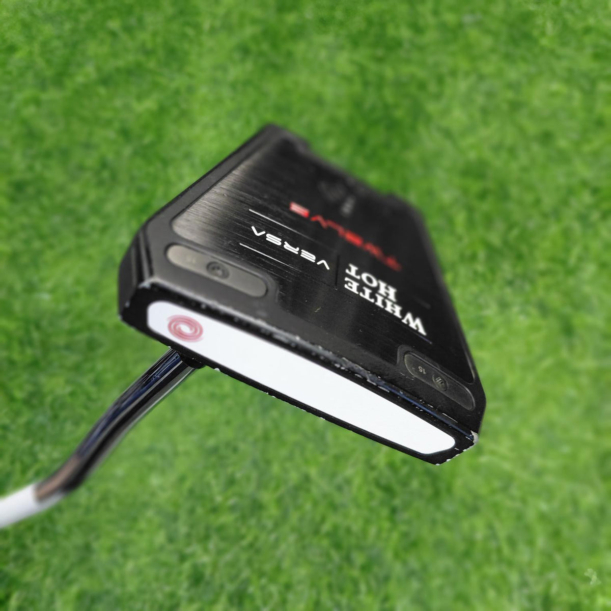 Odyssey Putter / WHITE HOT VERSA TWELVE DB / 33"