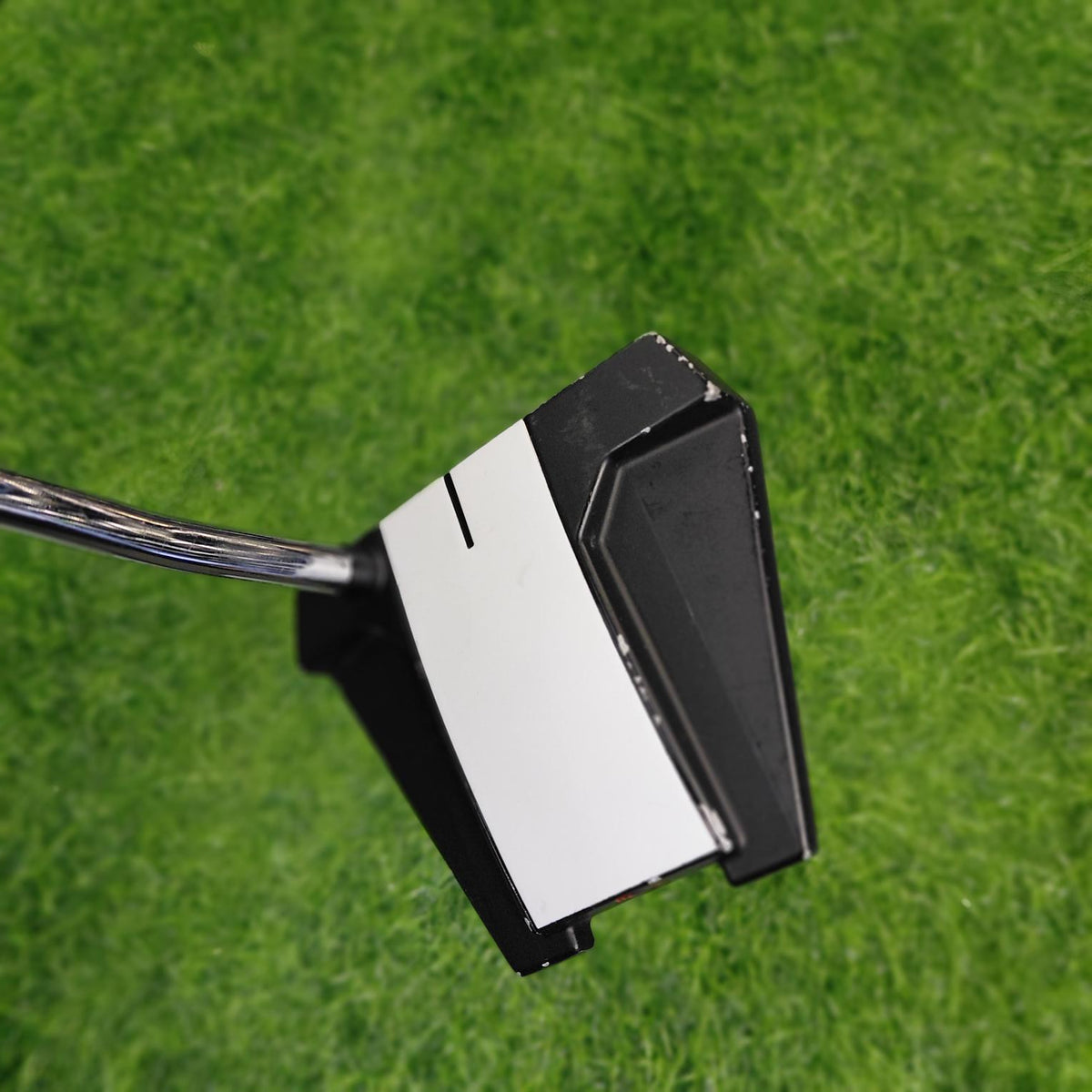 Odyssey Putter / WHITE HOT VERSA TWELVE DB / 33"